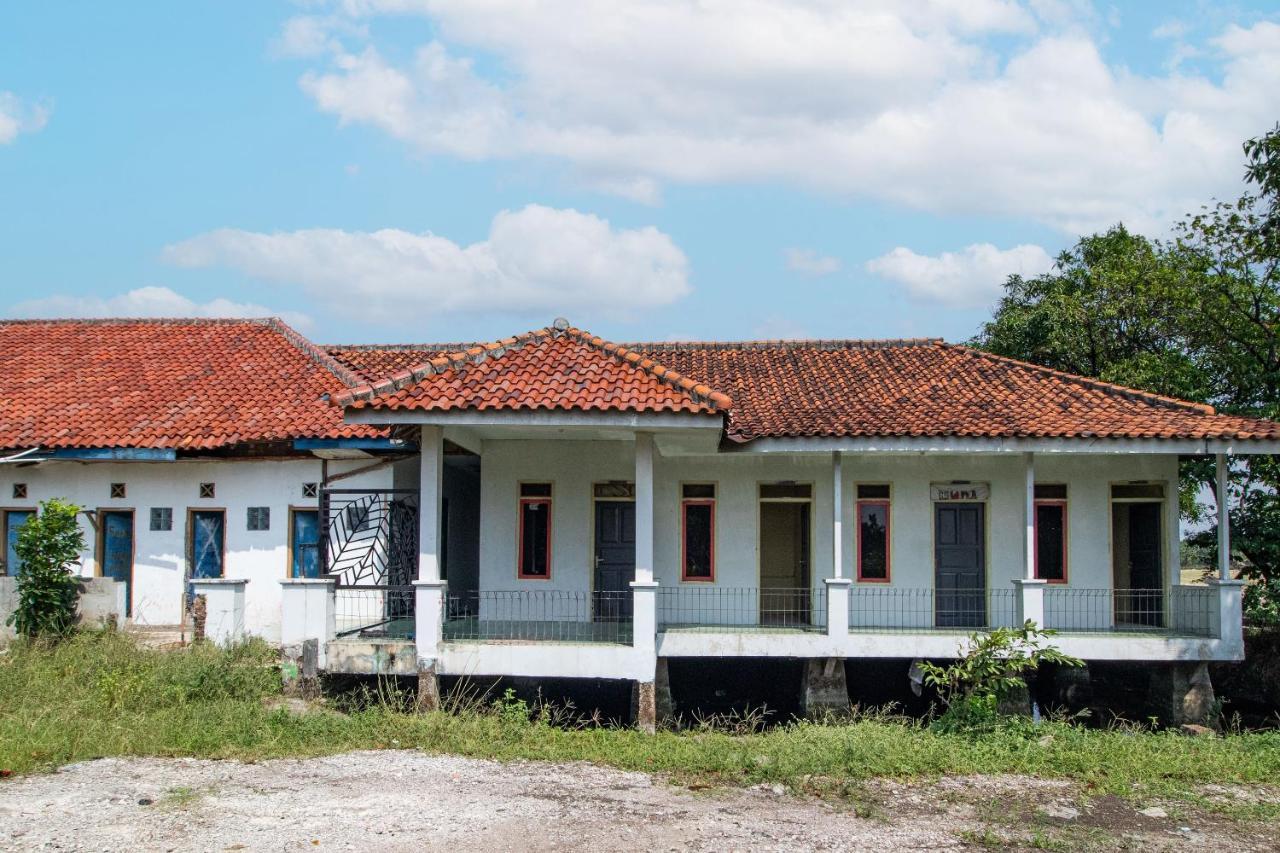 Spot On 92832 Al Mahira Syariah Hotel Majalengka Ngoại thất bức ảnh