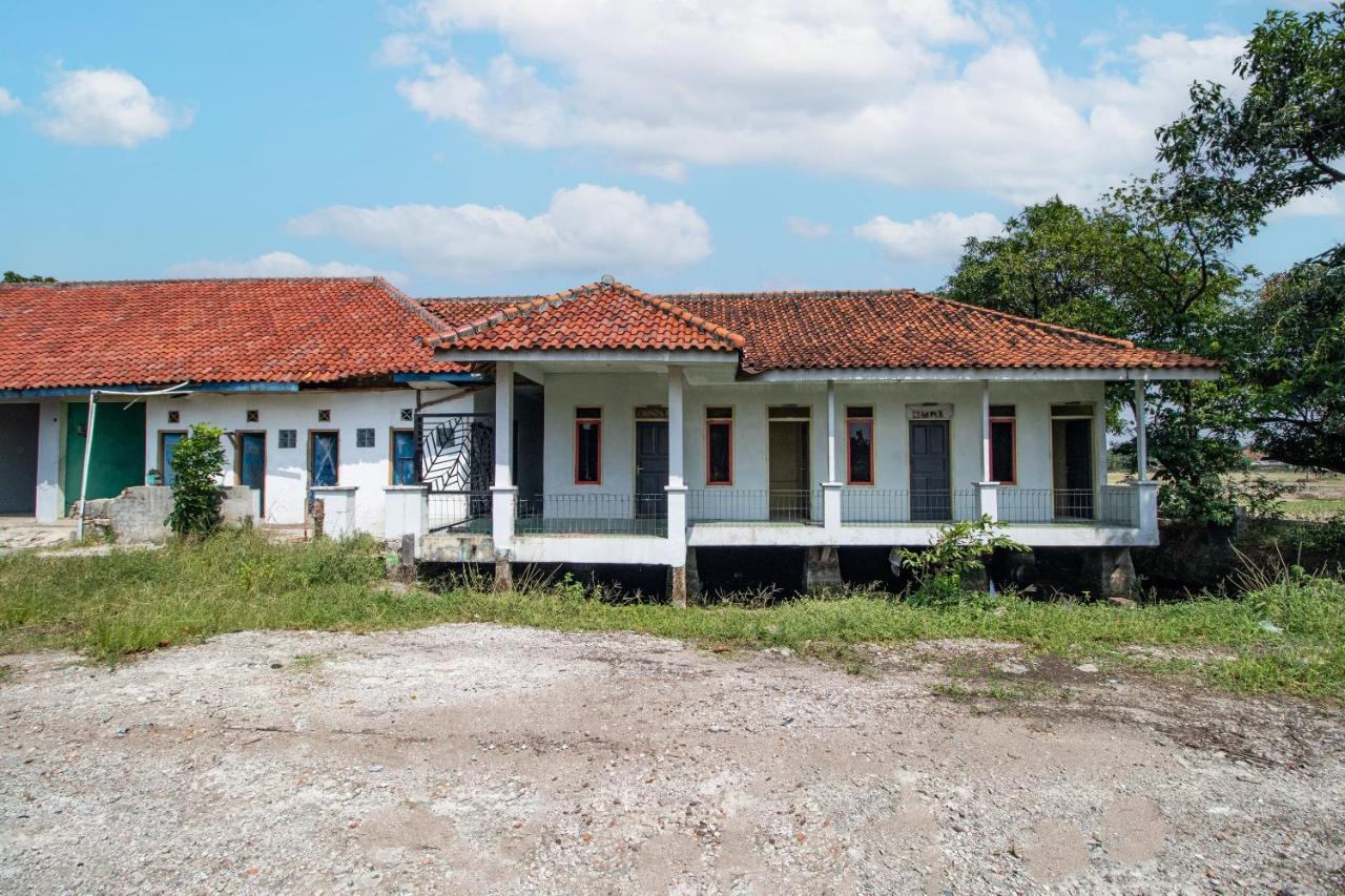 Spot On 92832 Al Mahira Syariah Hotel Majalengka Ngoại thất bức ảnh