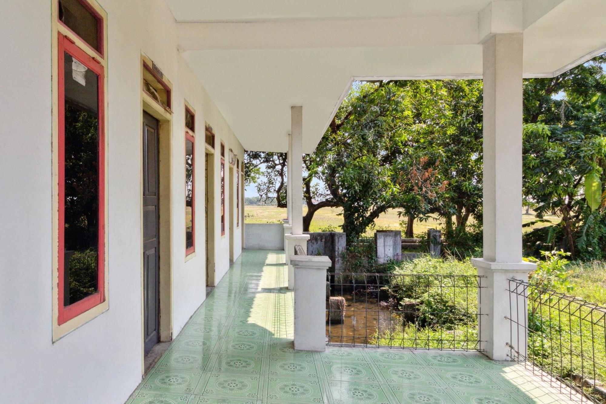 Spot On 92832 Al Mahira Syariah Hotel Majalengka Ngoại thất bức ảnh