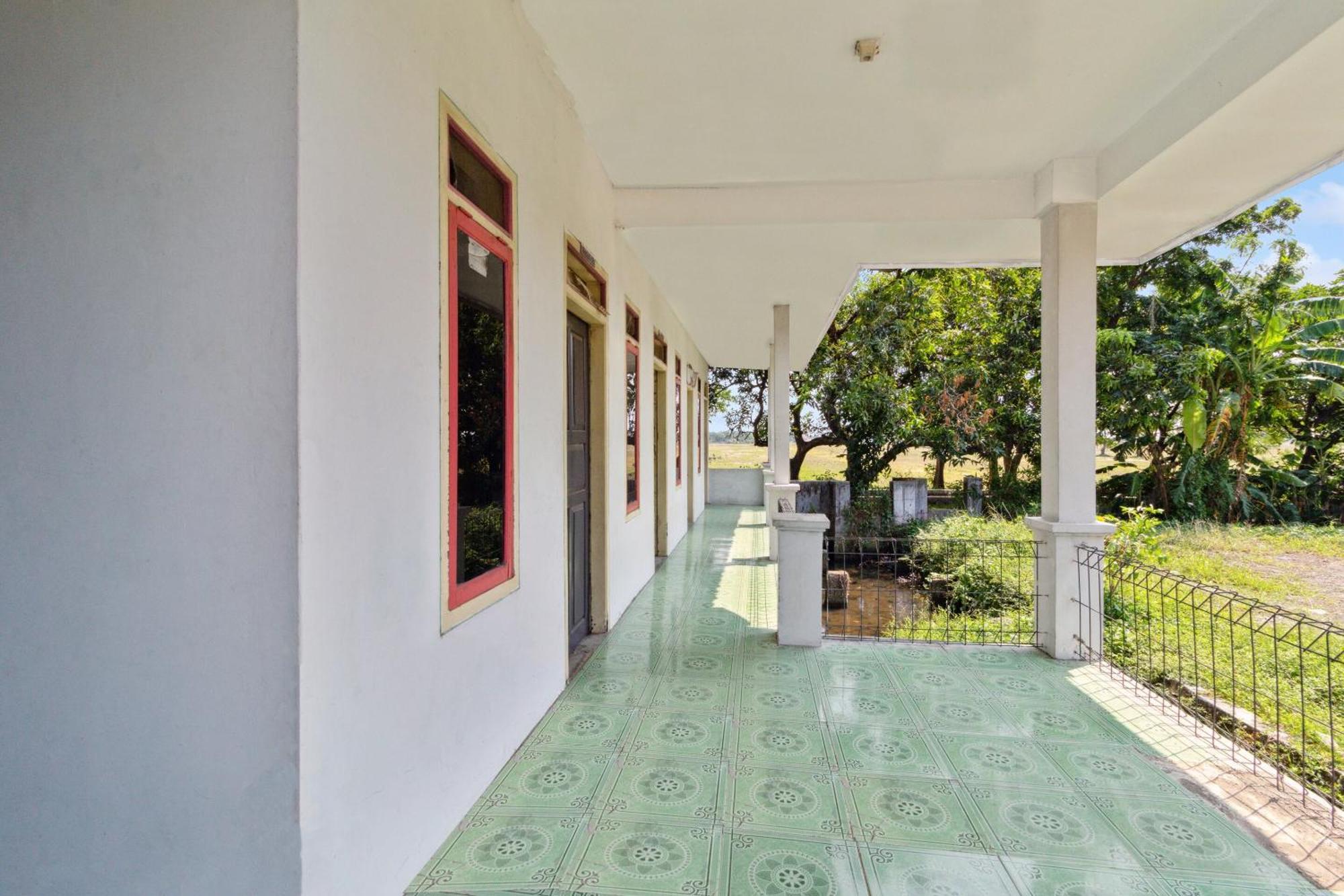 Spot On 92832 Al Mahira Syariah Hotel Majalengka Ngoại thất bức ảnh